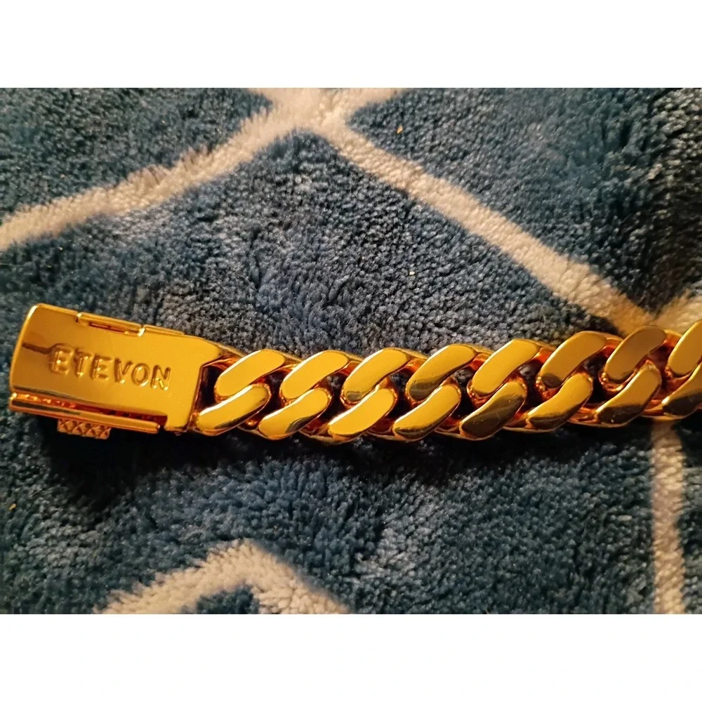 ETEVON Cuban Link Chain Initial 